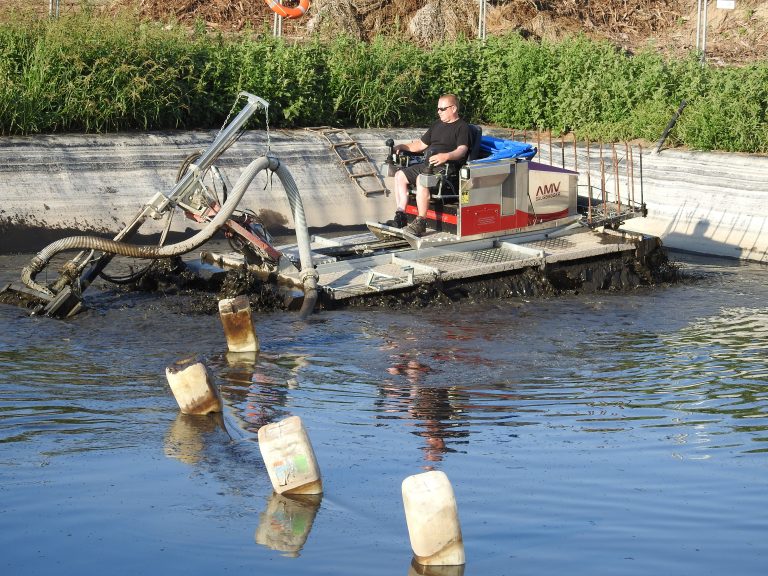 Schwimmbagger mieten AMV Saugbagger